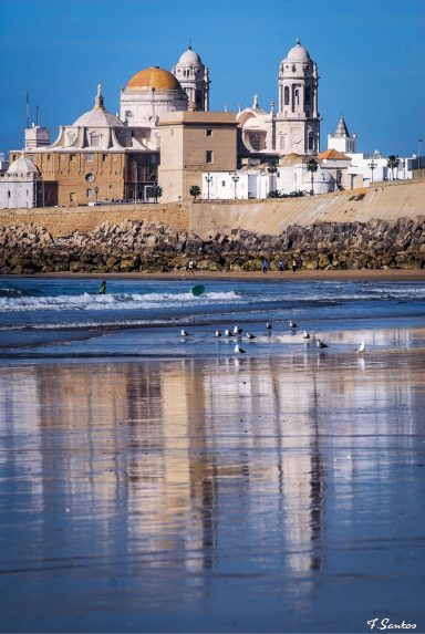 Catedral de Cádiz desde los campos del sur